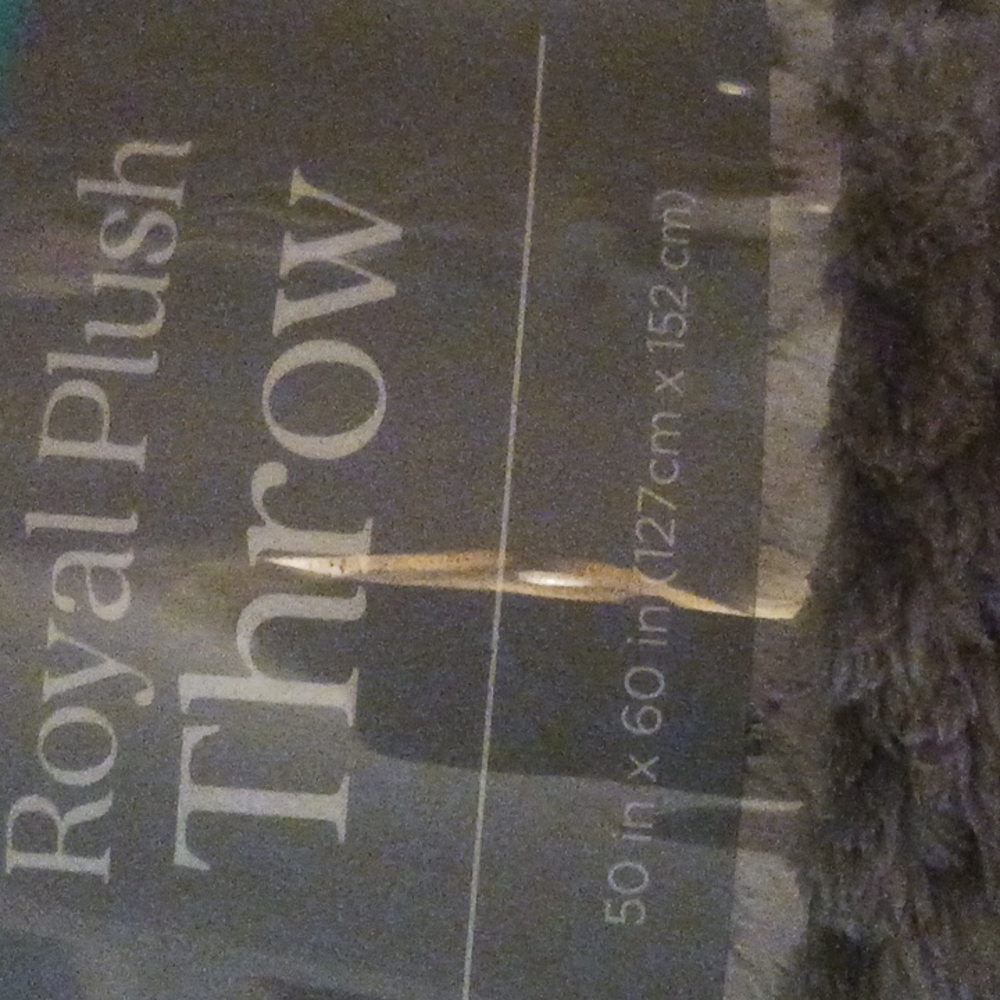 Comfort Bay Royal Plush Throw. 💕 Super Soft Nwot. Size 50x60 inches - Picture 3 of 4